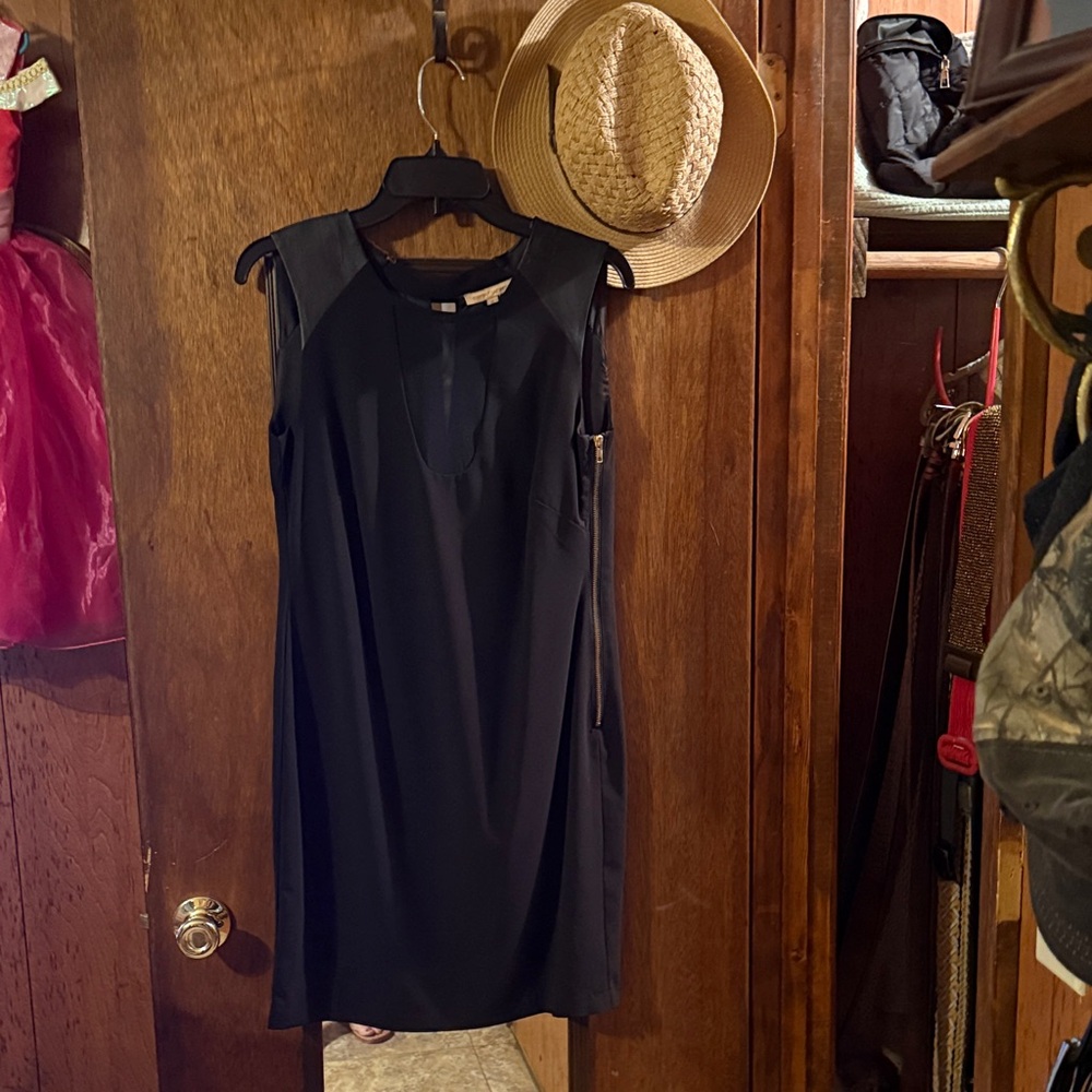 Gibson Latimer beautiful dressy sleeveless black dress